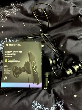 mophie Snap+ Wireless Charging Vent Mount - Black